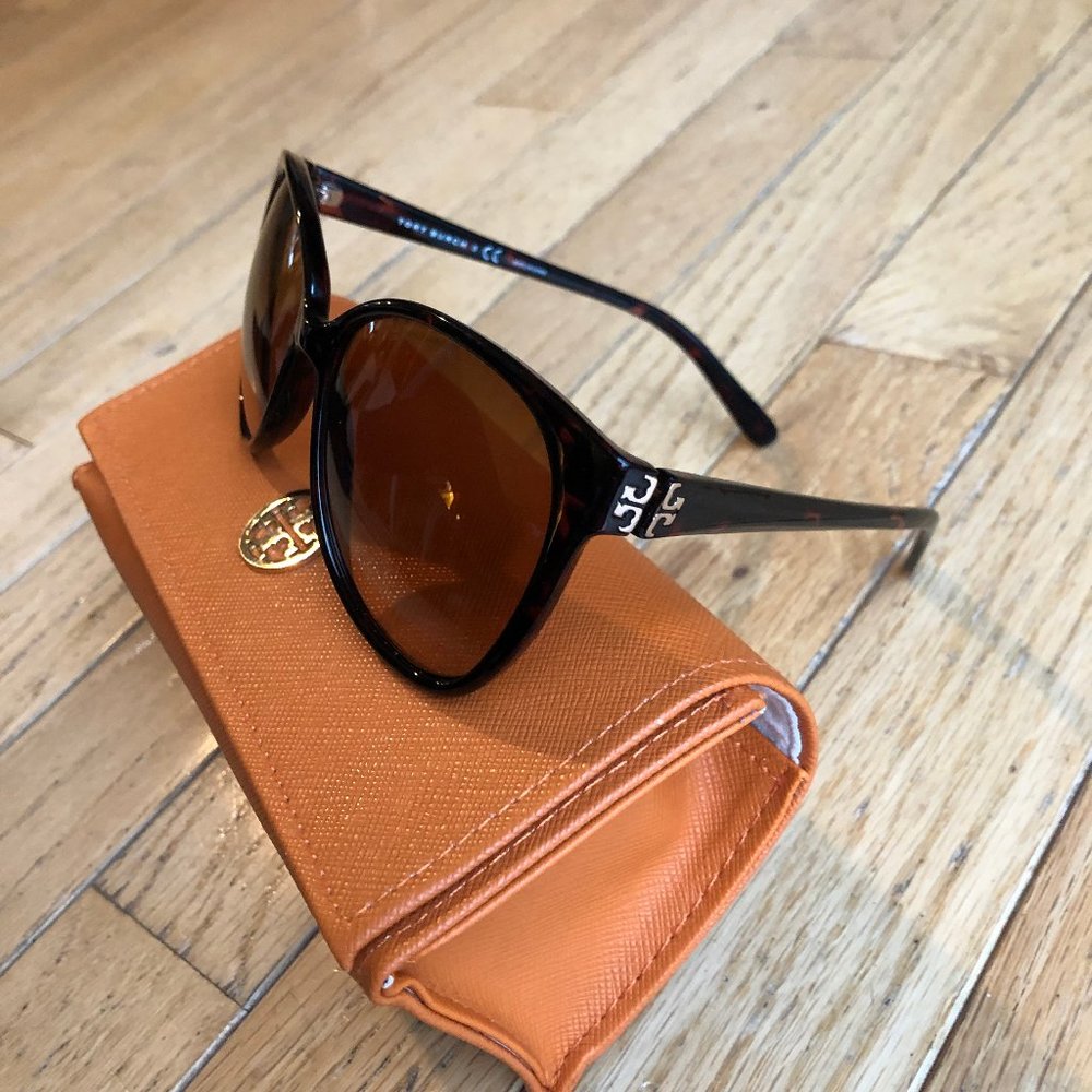 Tory Burch Sunglasses - brown